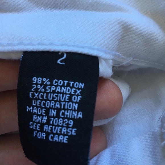 Short shorts - Picture 3 of 3